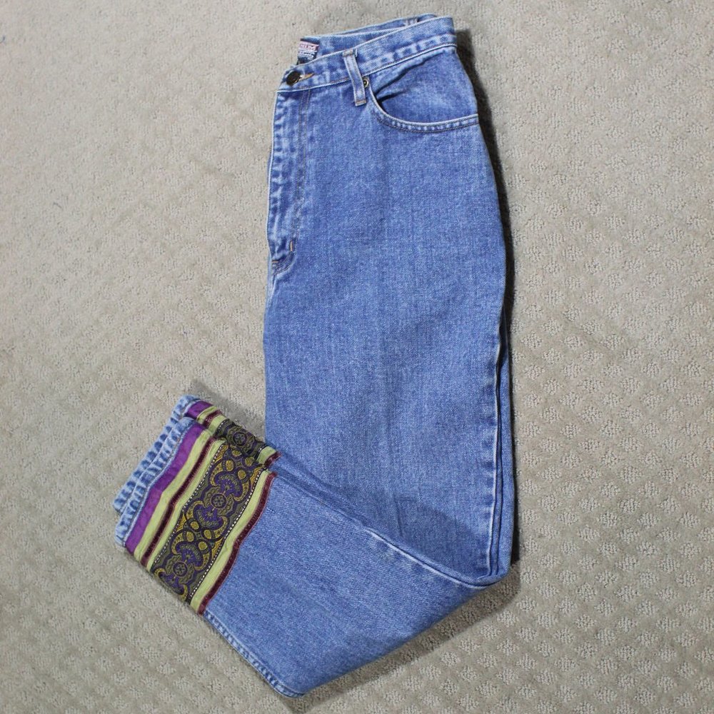 SALE! Vintage 90's Old School High Rise Capri Jeans with Applique Sz 6